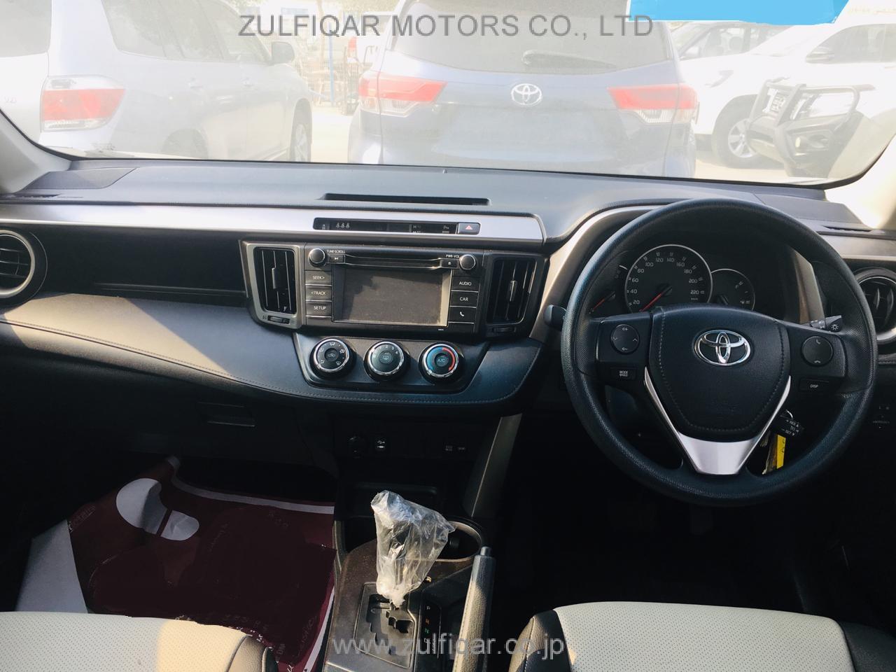 TOYOTA RAV-4 2017 Image 2