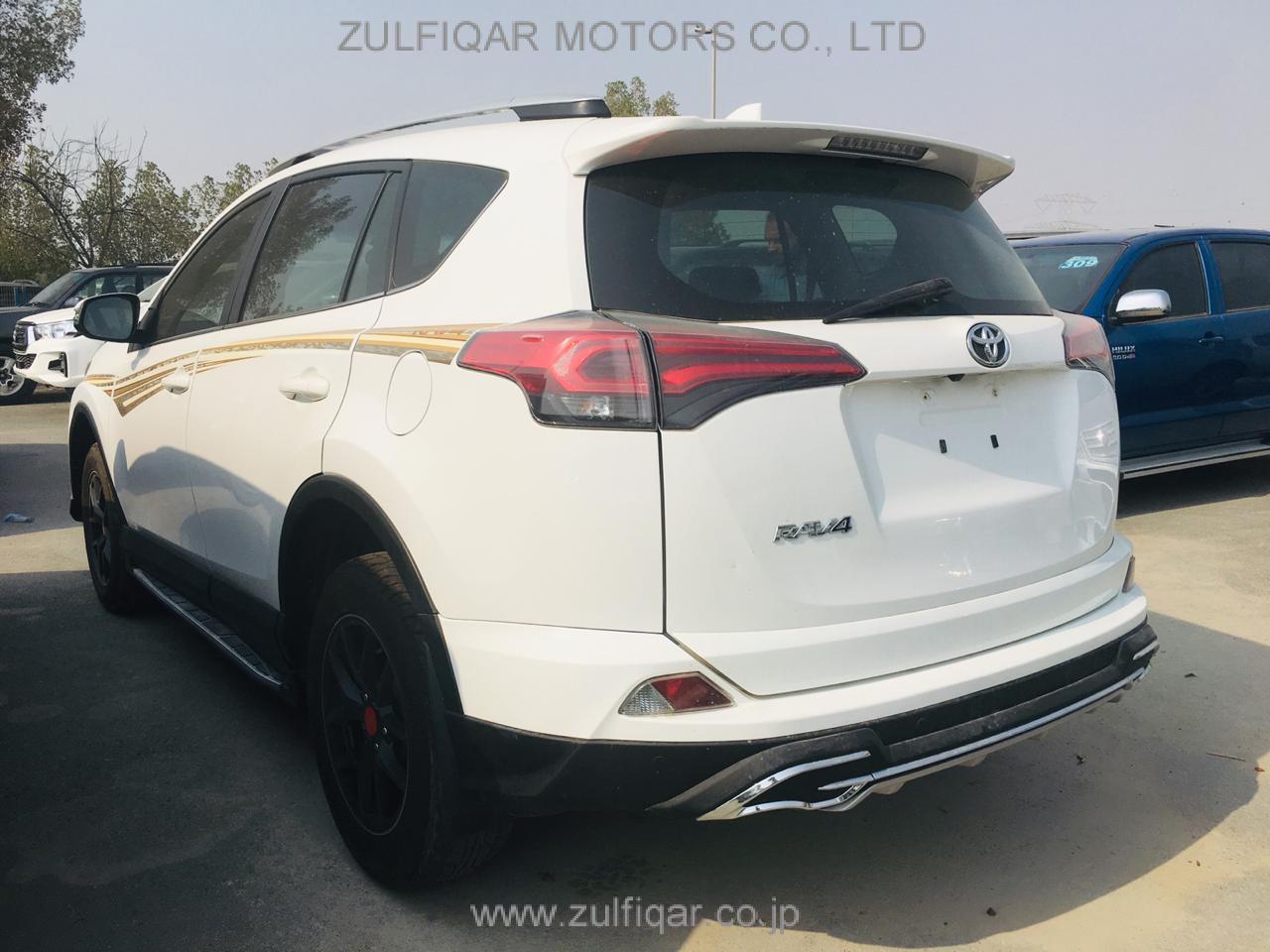 TOYOTA RAV-4 2016 Image 6