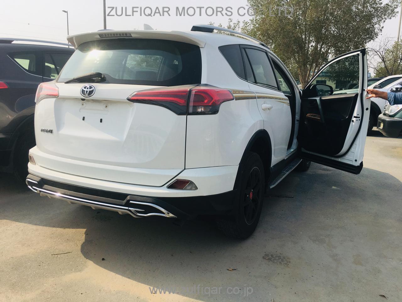 TOYOTA RAV-4 2016 Image 7