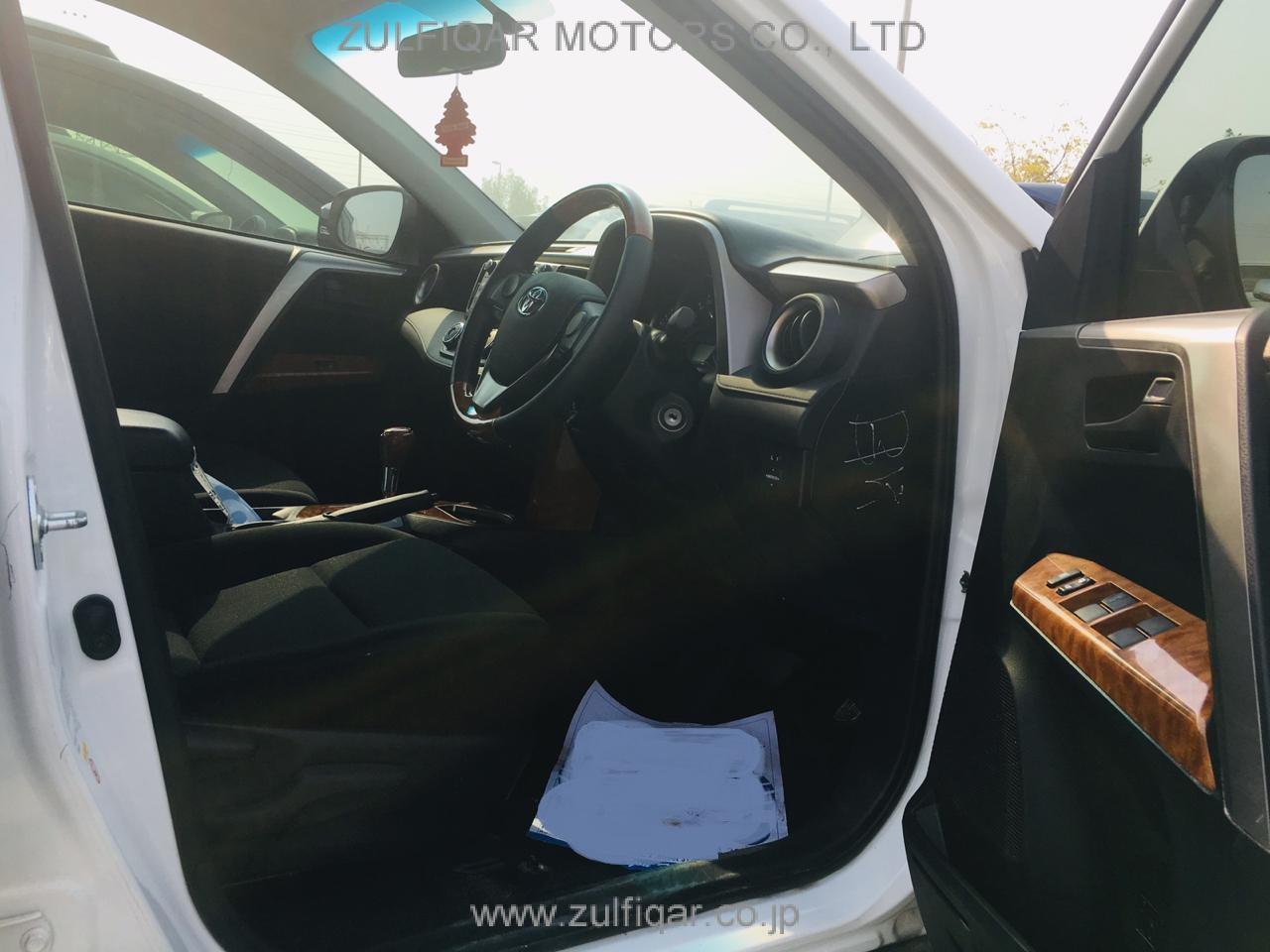 TOYOTA RAV-4 2016 Image 9