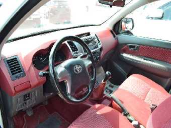 TOYOTA HILUX 2015 Image 8