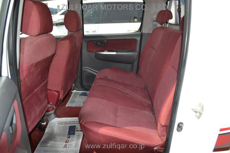TOYOTA HILUX 2015 Image 10