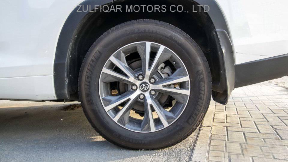 TOYOTA KLUGER 2016 Image 9