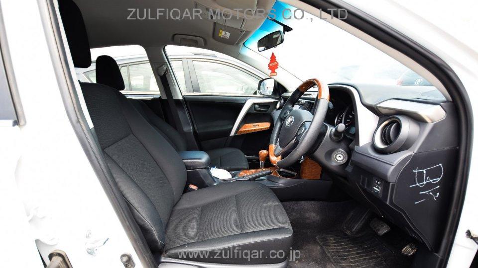 TOYOTA RAV-4 2016 Image 11