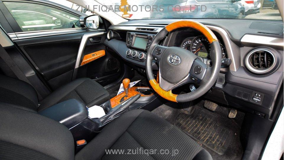 TOYOTA RAV-4 2016 Image 8