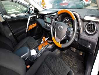 TOYOTA RAV-4 2016 Image 8