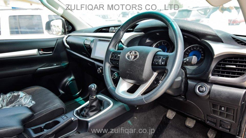 TOYOTA HILUX 2017 Image 7