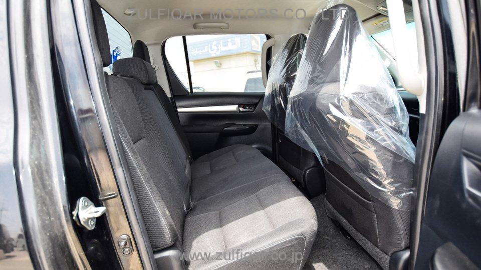 TOYOTA HILUX 2017 Image 9