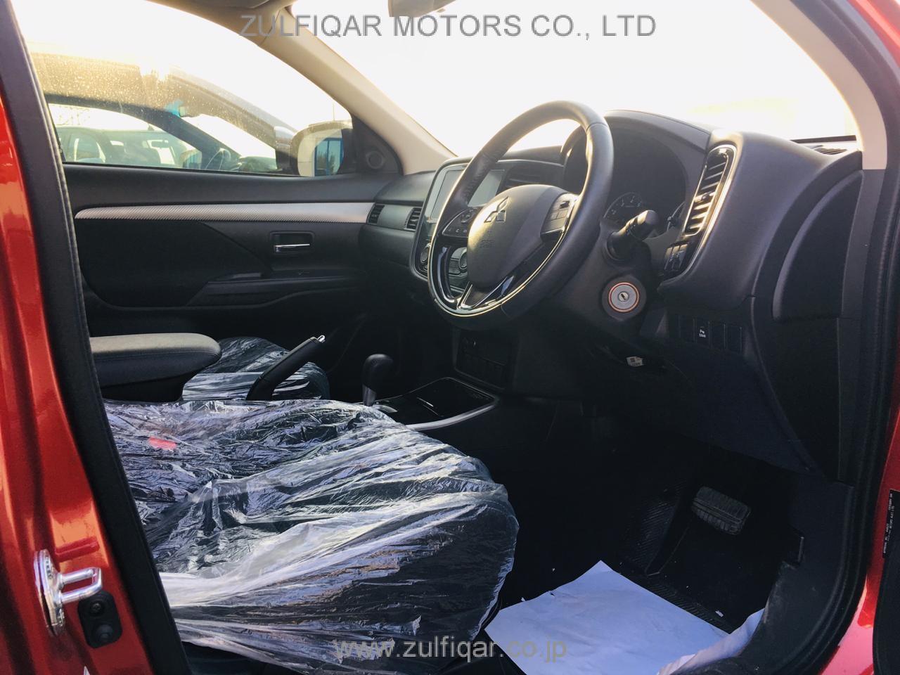 MITSUBISHI OUTLANDER 2017 Image 2