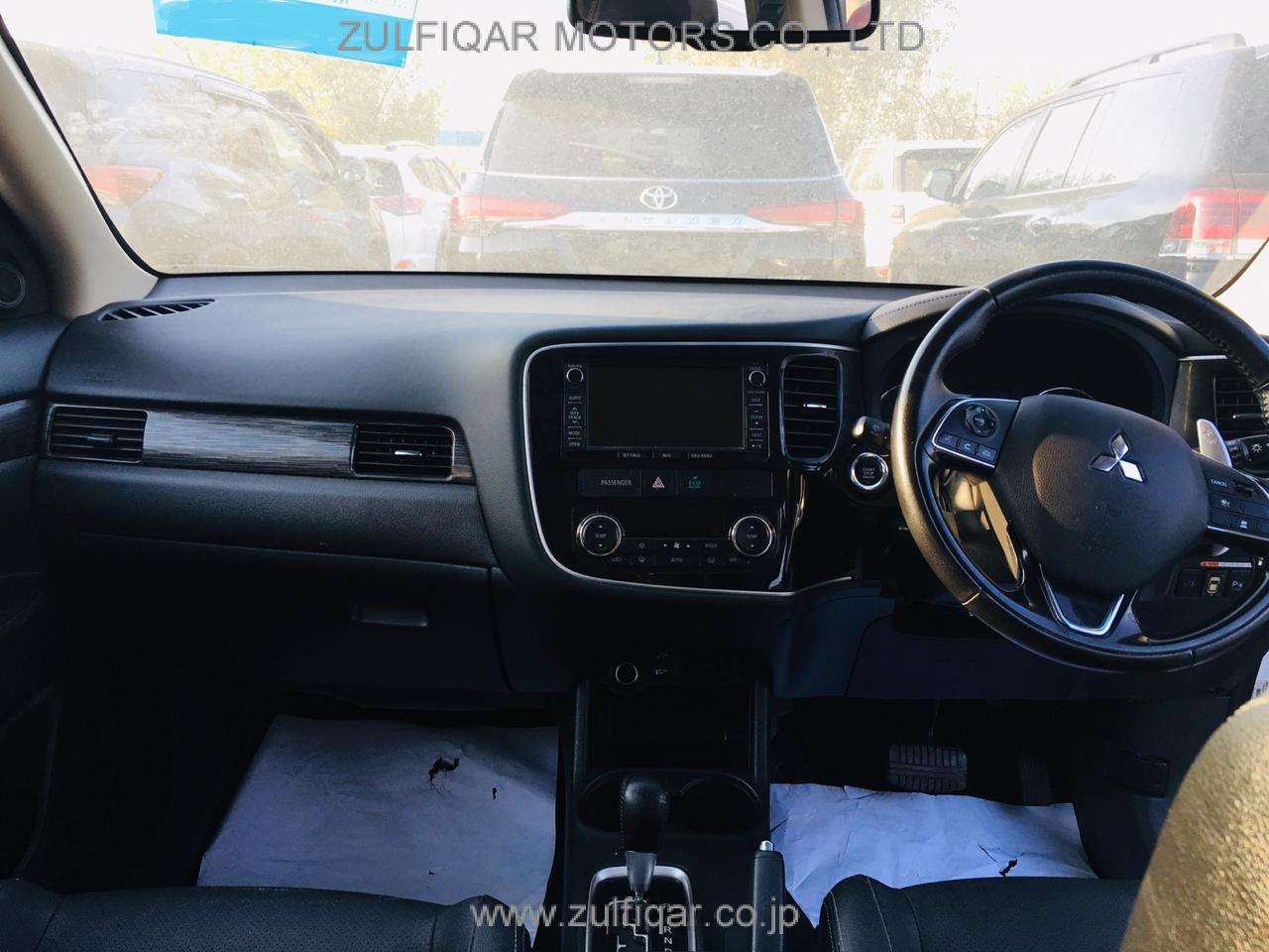 MITSUBISHI OUTLANDER 2016 Image 2