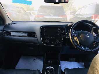 MITSUBISHI OUTLANDER 2016 Image 2