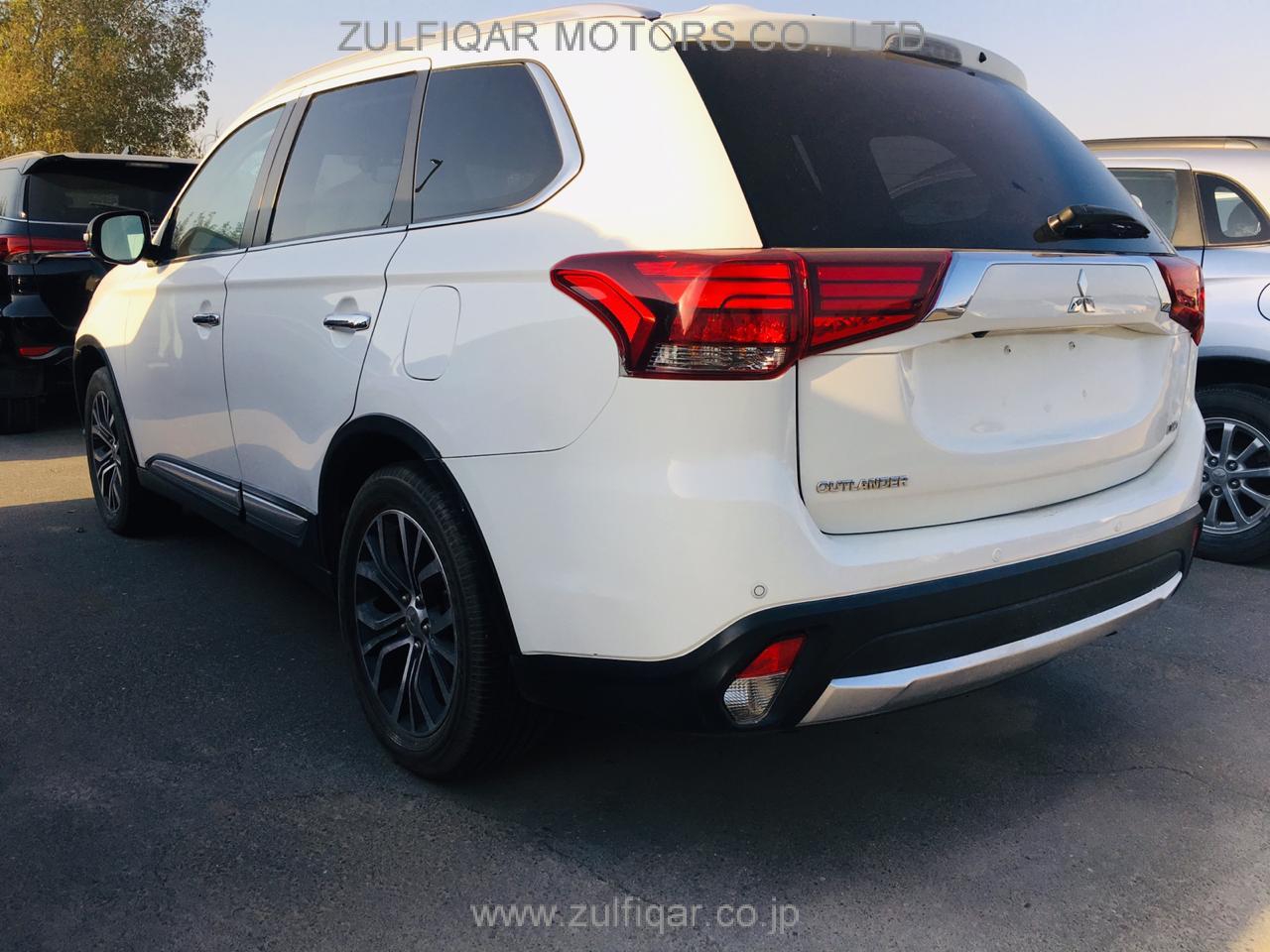 MITSUBISHI OUTLANDER 2016 Image 6