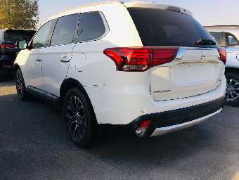 MITSUBISHI OUTLANDER 2016 Image 6