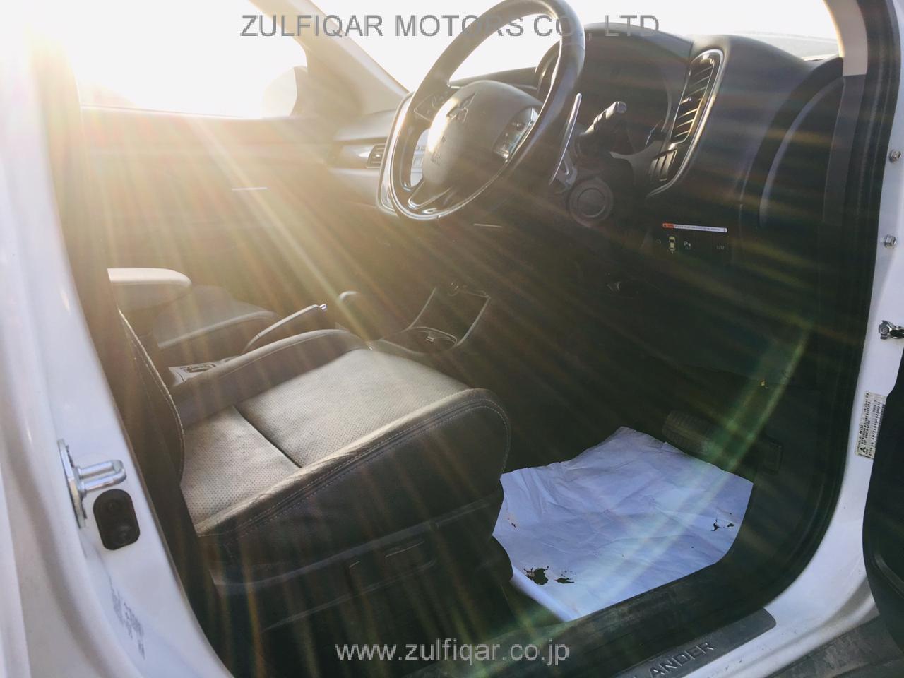 MITSUBISHI OUTLANDER 2016 Image 7