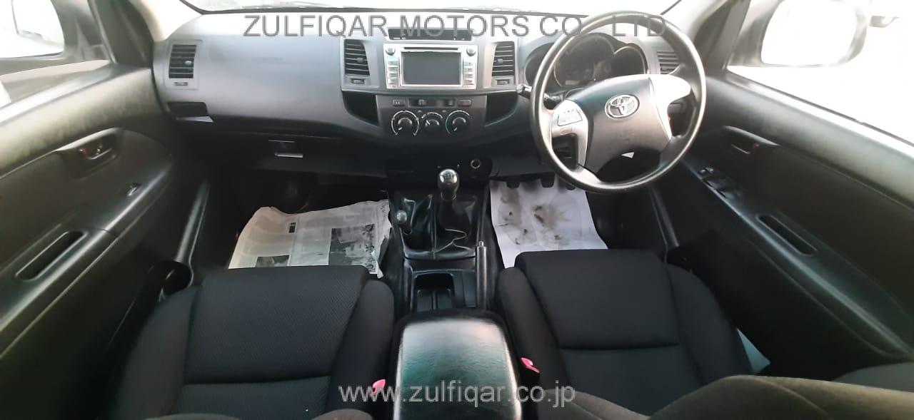 TOYOTA HILUX 2013 Image 2