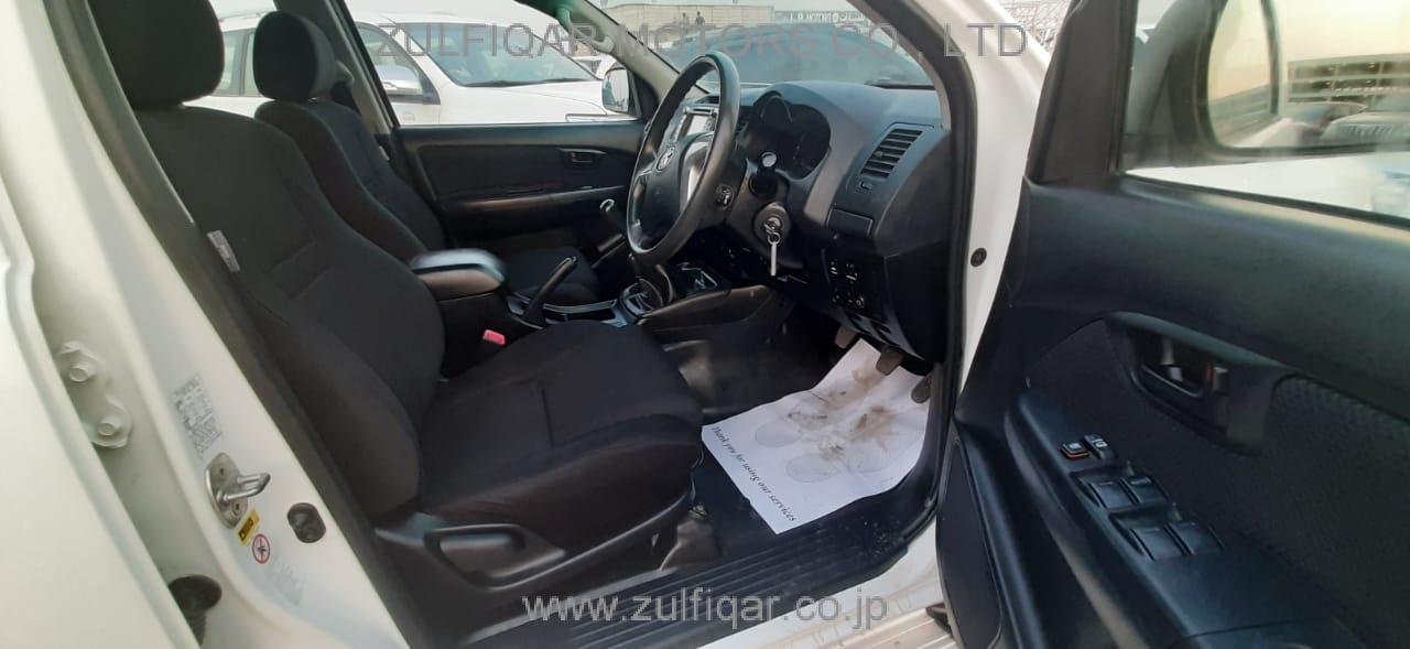 TOYOTA HILUX 2013 Image 11