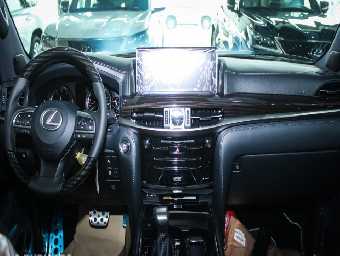 LEXUS LX 570 2019 Image 2