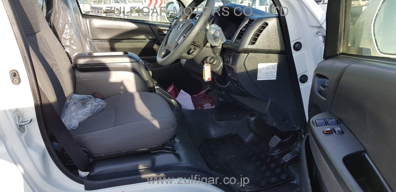 TOYOTA HIACE BUS 2017 Image 11