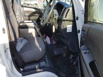 TOYOTA HIACE BUS 2017 Image 10