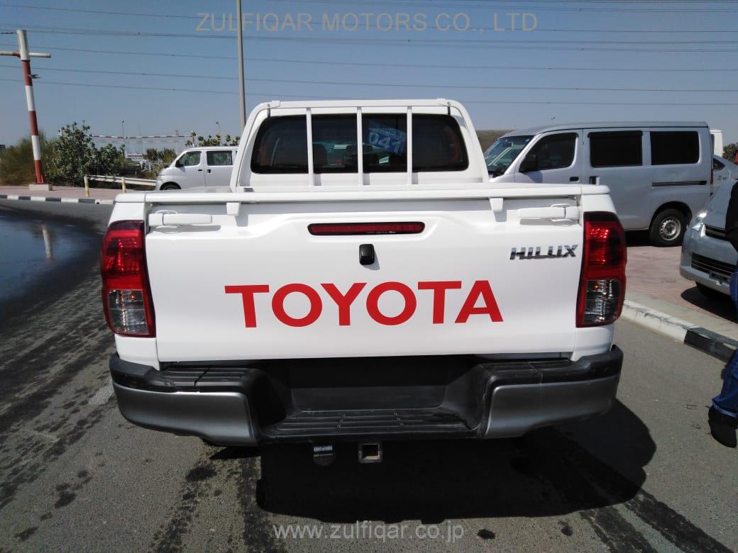 TOYOTA HILUX 2016 Image 8