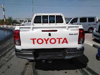 TOYOTA HILUX 2016 Image 8