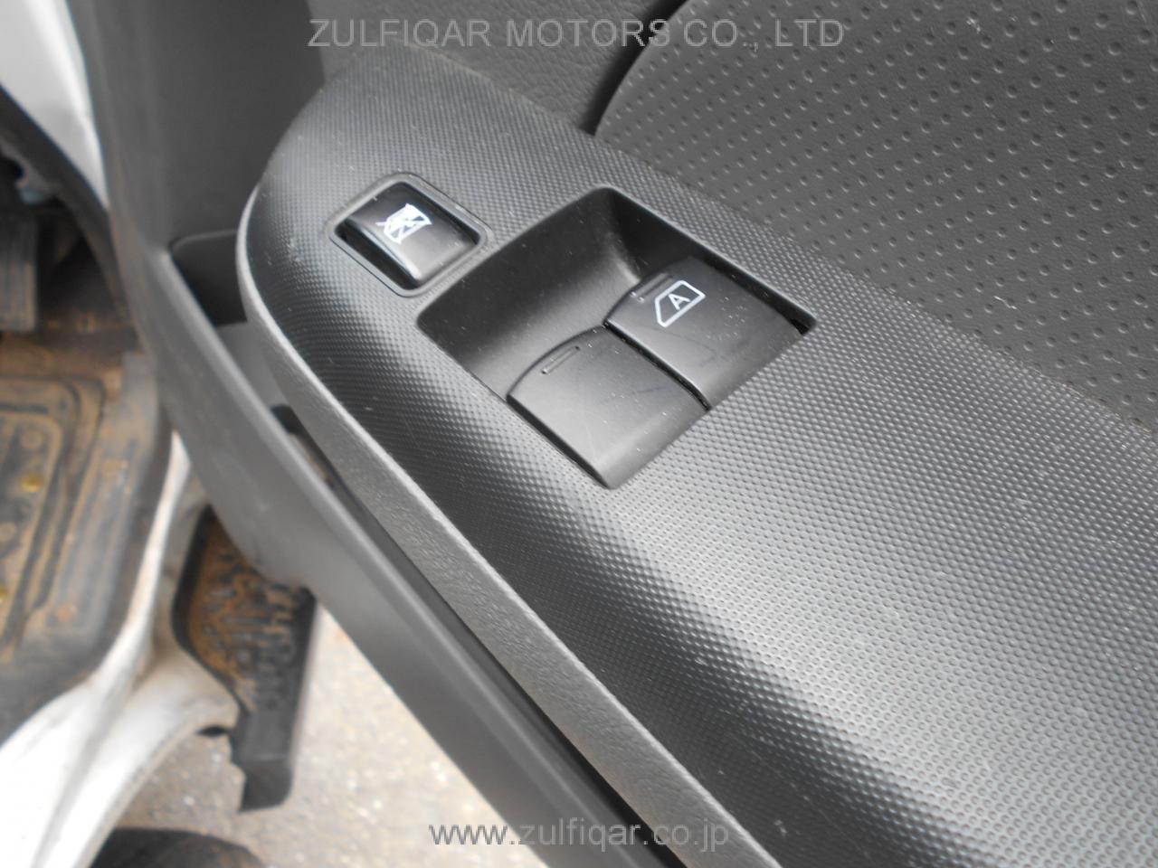 NISSAN NV350 CARAVAN 2015 Image 10