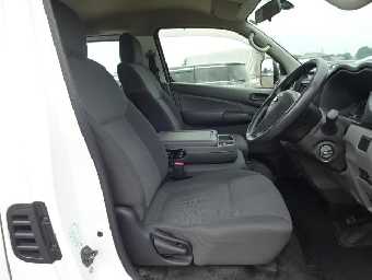 NISSAN NV350 CARAVAN 2015 Image 6