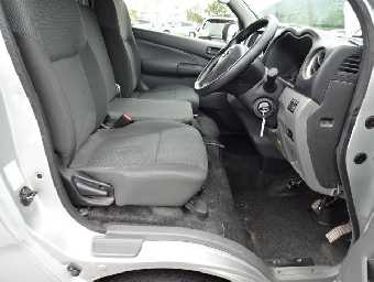 NISSAN NV350 CARAVAN 2015 Image 6