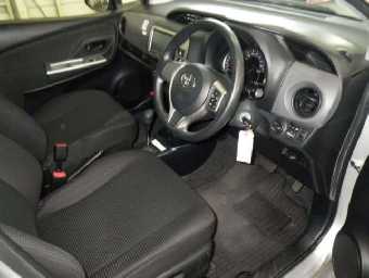 TOYOTA VITZ 2015 Image 5