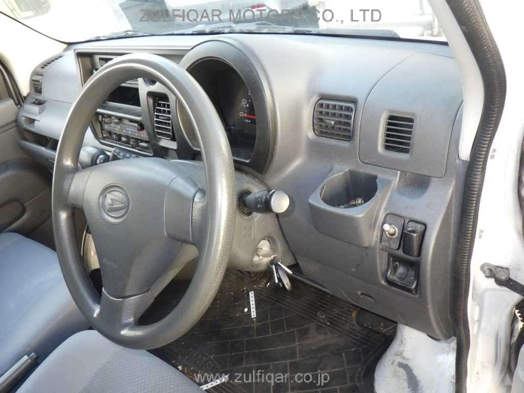 DAIHATSU HIJET CARGO 2015 Image 7