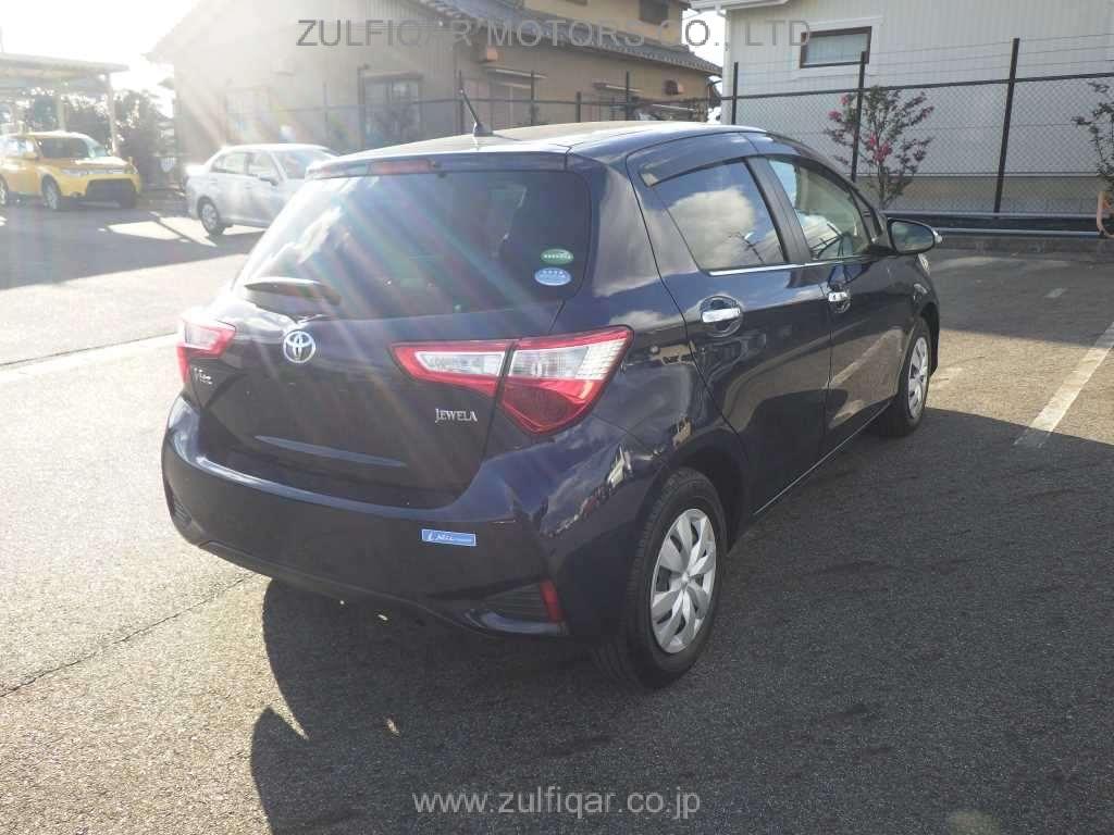 TOYOTA VITZ 2017 Image 2