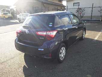 TOYOTA VITZ 2017 Image 2