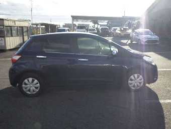 TOYOTA VITZ 2017 Image 3