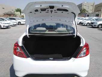 NISSAN SUNNY 2018 Image 9