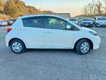 TOYOTA VITZ 2016 Image 6
