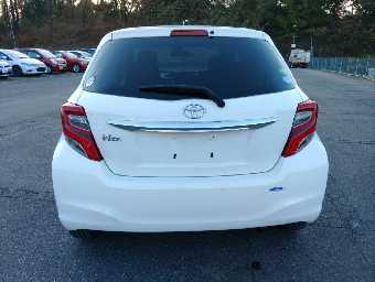 TOYOTA VITZ 2016 Image 7