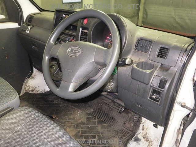 DAIHATSU HIJET CARGO 2015 Image 3