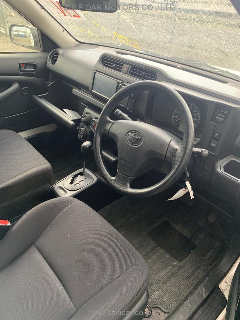 TOYOTA SUCCEED 2016 Image 9