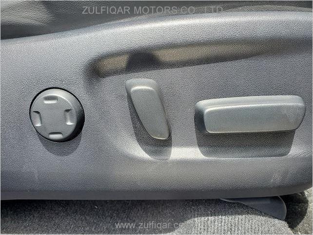 TOYOTA HARRIER 2017 Image 12