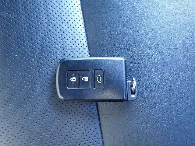 TOYOTA HARRIER 2017 Image 32