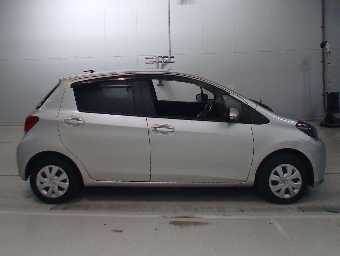 TOYOTA VITZ 2015 Image 3