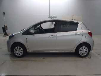 TOYOTA VITZ 2015 Image 4