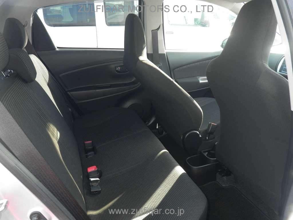 TOYOTA VITZ 2015 Image 9
