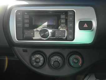 TOYOTA VITZ 2015 Image 10