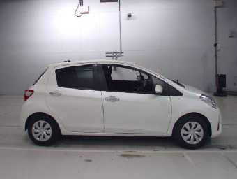 TOYOTA VITZ 2019 Image 3