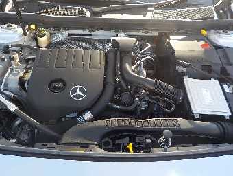 MERCEDES BENZ A CLASS 2018 Image 19