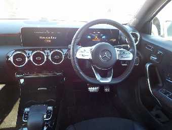 MERCEDES BENZ A CLASS 2018 Image 7