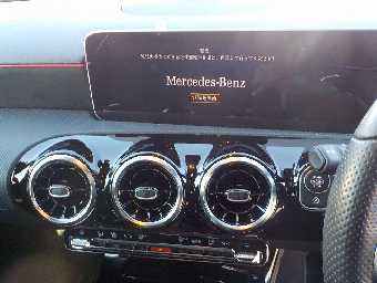 MERCEDES BENZ A CLASS 2018 Image 8