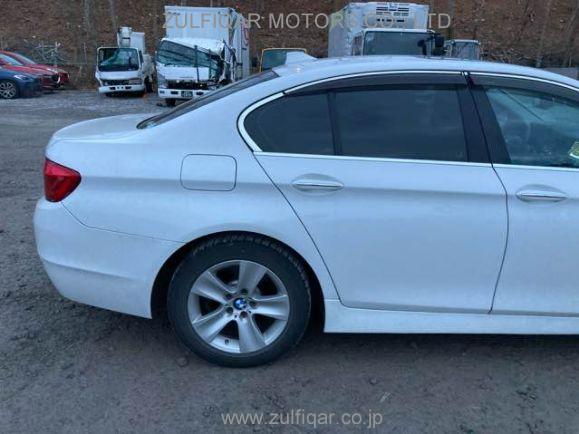 BMW 5 SERIES 2011 Image 11