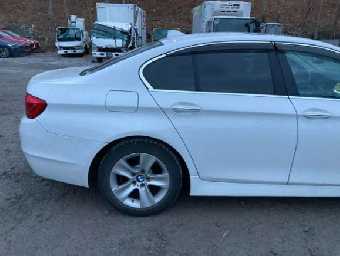 BMW 5 SERIES 2011 Image 12